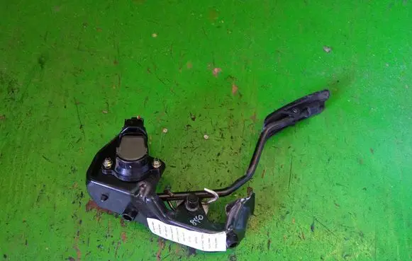 Toyota Corolla Verso E121 Accelerator throttle pedal