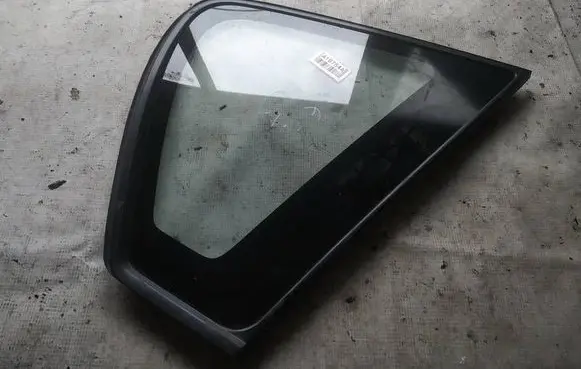 Toyota Corolla Verso E121 Rear side window AS2