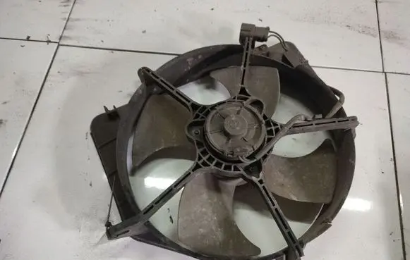 Honda Jazz Radiator cooling fan shroud 