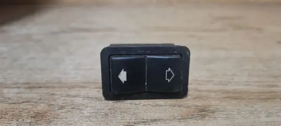 BMW 5 E39 Electric window control switch 8368974