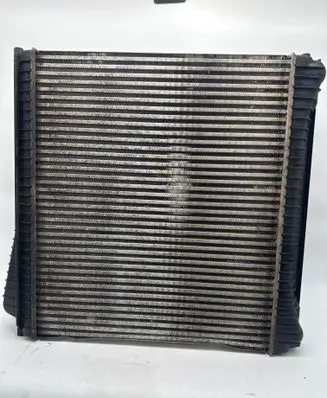 Land Rover Discovery 4 - LR4 Intercooler radiator LR015603
