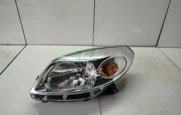 Dacia Sandero Headlight/headlamp 8200733878