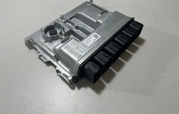 BMW X7 G07 Engine control unit/module 7102358 7100385
