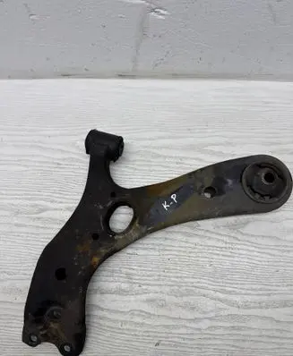 Toyota Avensis T270 Front lower control arm/wishbone