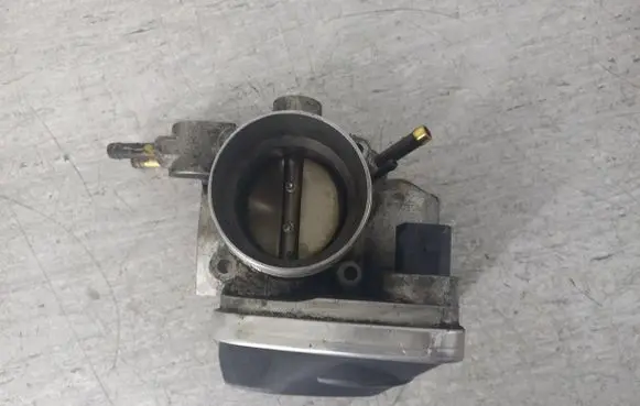 Volkswagen PASSAT B5.5 Throttle body valve 
