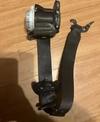 BMW X3 F25 Front seatbelt buckle 7258436