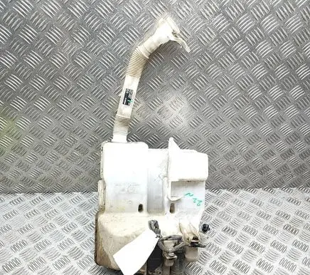 Mitsubishi L200 Windshield washer fluid reservoir/tank 8260A428