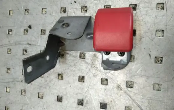 Volvo S40, V40 Engine bonnet (hood) release handle