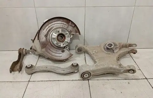 Jaguar I-Pace Rear wheel hub T4K9598