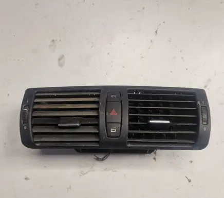 BMW 1 E81 E87 Dash center air vent grill 7059189