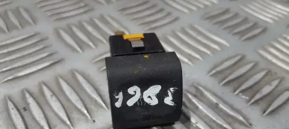Opel Omega B1 Seat heating switch 90494416