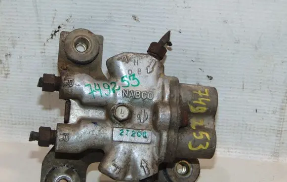Nissan Primera Brake power pressure regulator 464002J200