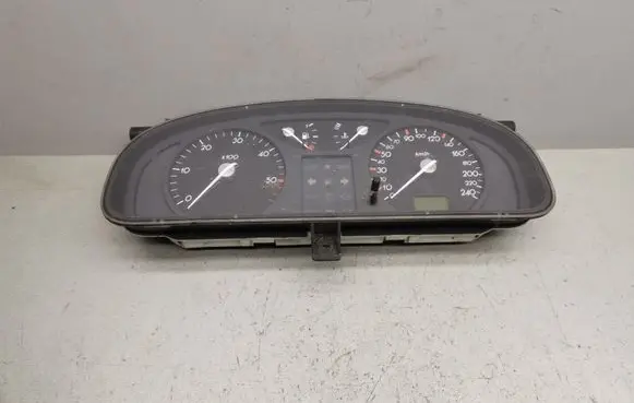 Renault Laguna II Speedometer (instrument cluster) 8200328436