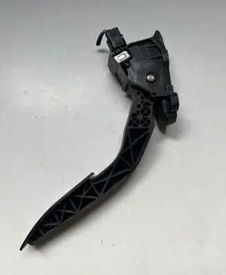 Opel Insignia B Accelerator throttle pedal 84657611 17600000 9210400000000X