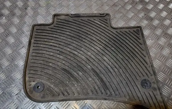 Volkswagen Touareg II Rear floor mat NRA