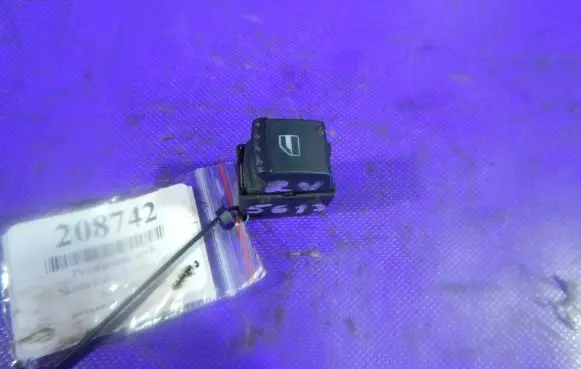 Skoda Fabia Mk1 (6Y) Quarter vent window switch 6Y0959855