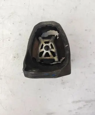 Volvo XC90 Engine mount bracket 31339953 31330592 31401144