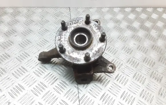 Toyota Avensis Verso Front wheel hub