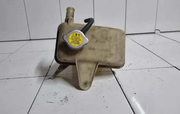Mazda MPV II LW Coolant expansion tank/reservoir