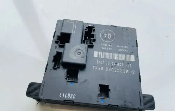 Mercedes-Benz E W211 Door control unit/module 2118201526