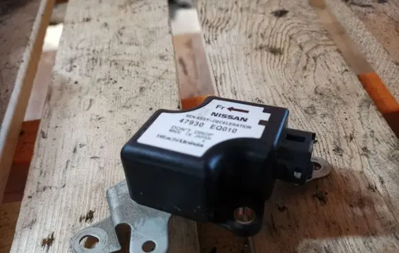 Nissan X-Trail T30 ESP acceleration yaw rate sensor 47930EQ010