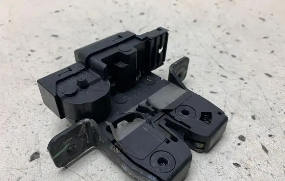 Renault Laguna II Tailgate/trunk/boot lock/catch/latch 8200257615B 0812043