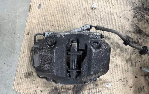 BMW 5 G30 G31 Front brake caliper 6885621038562103