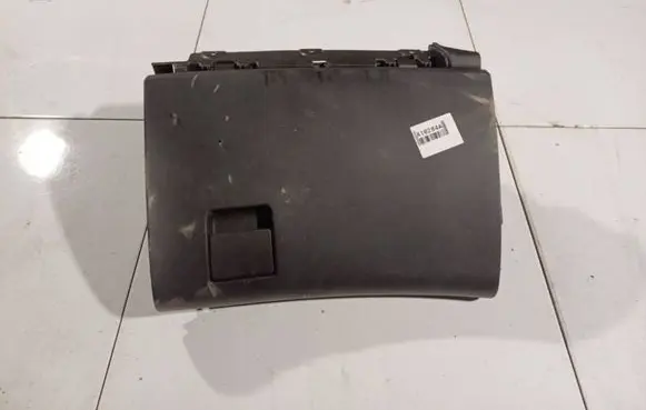 Glove box
