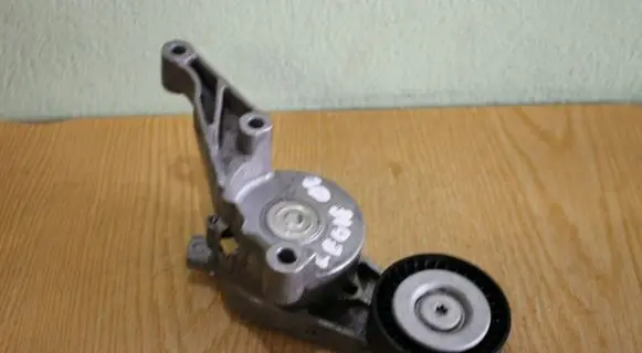 Seat Leon (1P) Generator/alternator belt tensioner 03G903315C