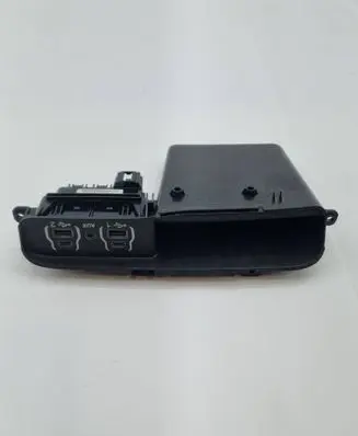 Chrysler Pacifica USB socket connector 68507368AB P68507368AB T1131F0080