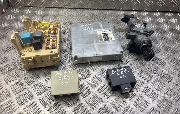 Toyota Avensis T250 Engine ECU kit and lock set 