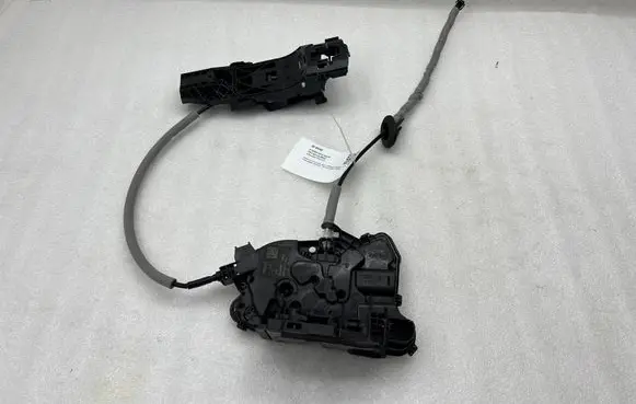 Volkswagen T-Roc Front door lock 3J2837015A