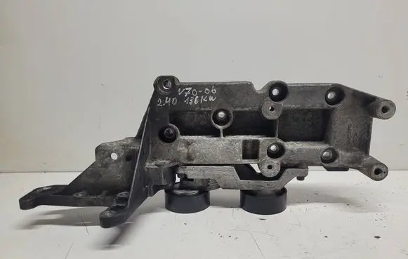 Volvo V70 Engine mounting bracket 30757168