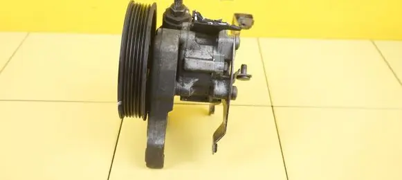 BMW X3 E83 Power steering pump M57D30
