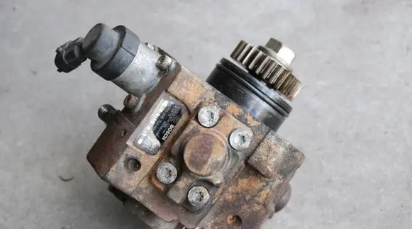 Renault Laguna III Fuel injection high pressure pump H8200690744