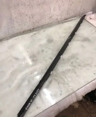Hyundai Kona II Rubber seal front door window/glass 