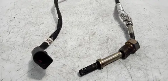 Volkswagen Golf VII Lambda probe sensor 04L906088DQ
