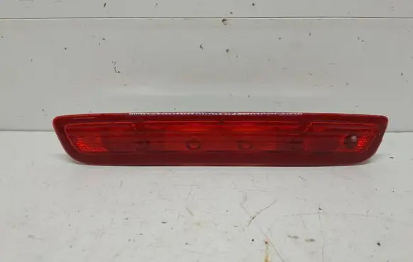 Third/center stoplight