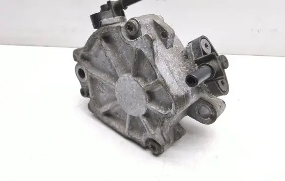 Volvo V70 Vacuum pump 9684786780