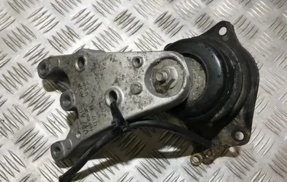 Skoda Fabia Mk2 (5J) Engine mount bracket 6q0199262a 6q0199185s