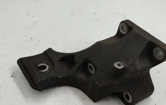 Land Rover Discovery 3 - LR3 Engine mounting bracket KKU500590