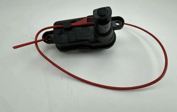 Fuel tank cap lock