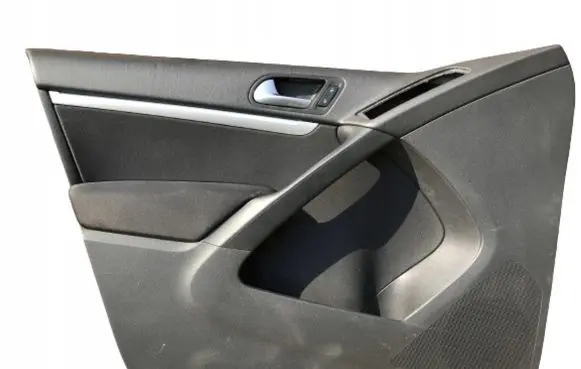 Volkswagen Tiguan Front door card panel trim 5N0867011