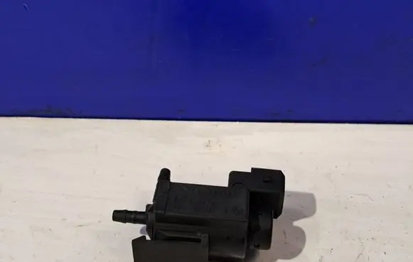 Volvo S60 Engine mount vacuum valve 30611668