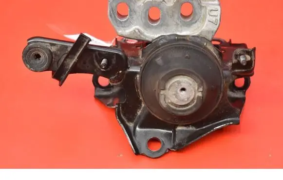 Toyota Yaris Gearbox mounting bracket 