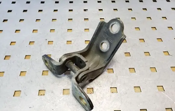 Hyundai Tucson JM Front door lower hinge 