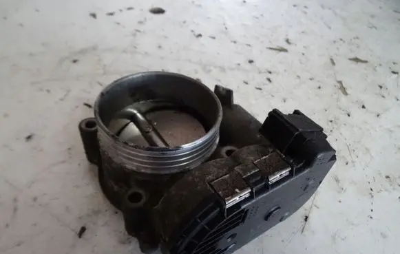 Volvo C30 Throttle valve 30711552