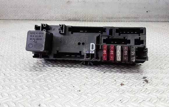 Mercedes-Benz E W210 Fuse module A0005400372
