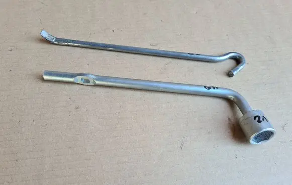 Mazda 6 Wheel nut wrench 21MM