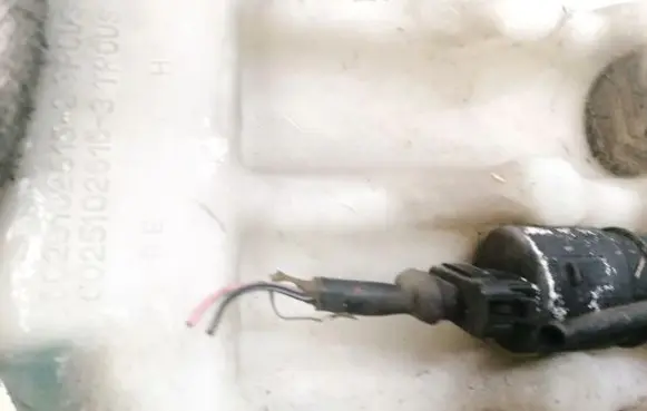 Renault Espace II Windscreen/windshield washer pump